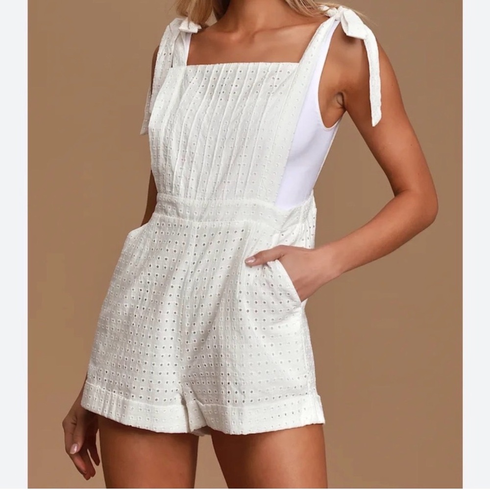 Minkpink White Eyelet Romper Size Medium NWOT